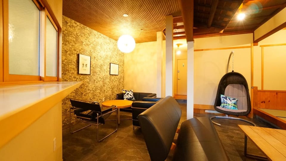 Communal lounge/ TV room, Lobby or reception