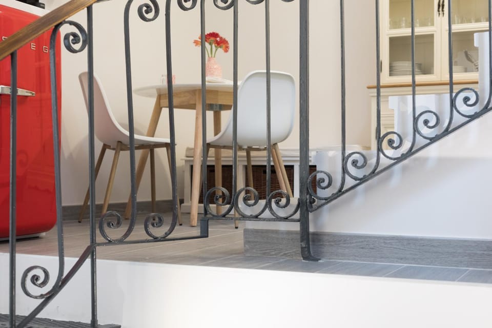Coffee/tea facilities, Decorative detail, Dining area