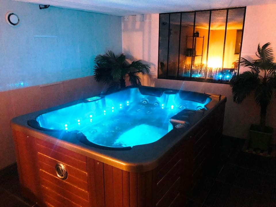 Hot Tub, Spa and wellness centre/facilities