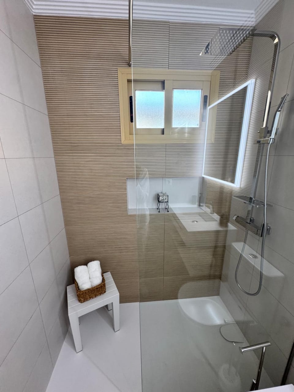 Shower, towels