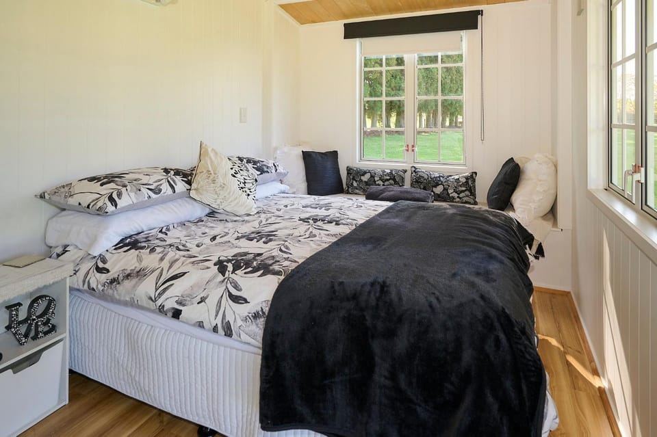 Palm Drive 'Cozy Cabins' Cabin in Northland