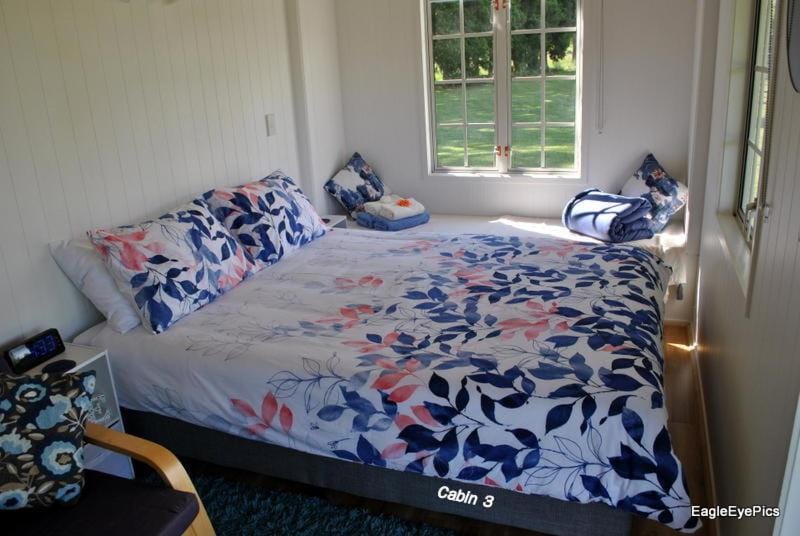 Palm Drive 'Cozy Cabins' Cabin in Northland