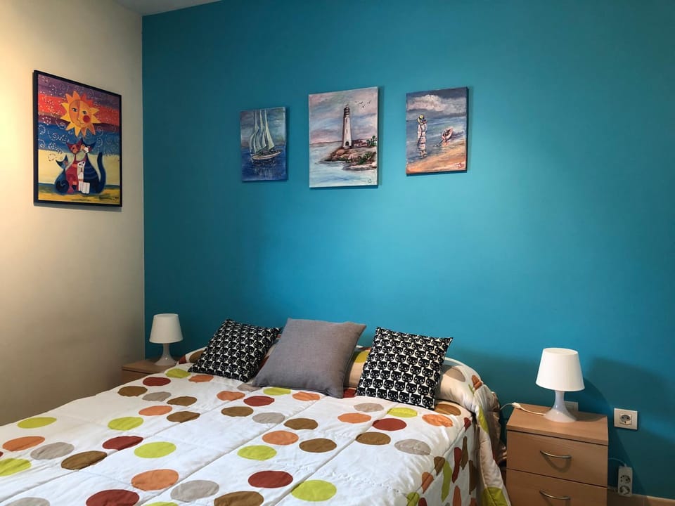 Bed, Photo of the whole room, Bedroom