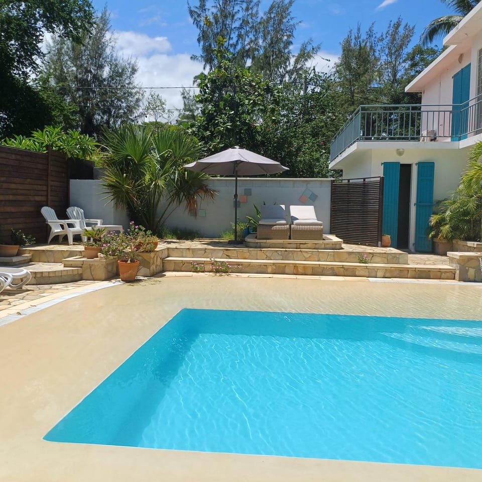 Property building, Pool view, Swimming pool, Swimming pool, sunbed