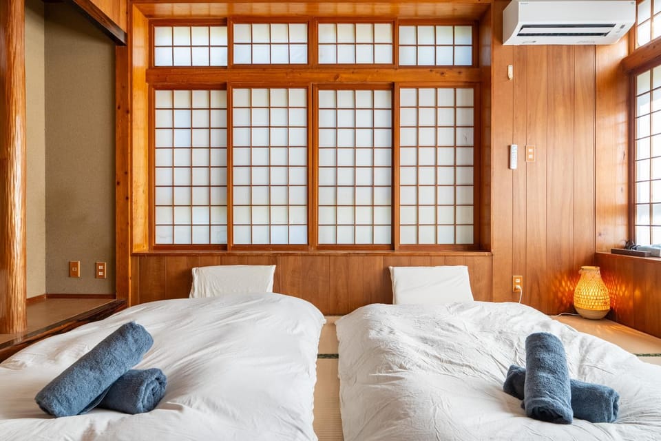 Bed, Bedroom, air conditioner