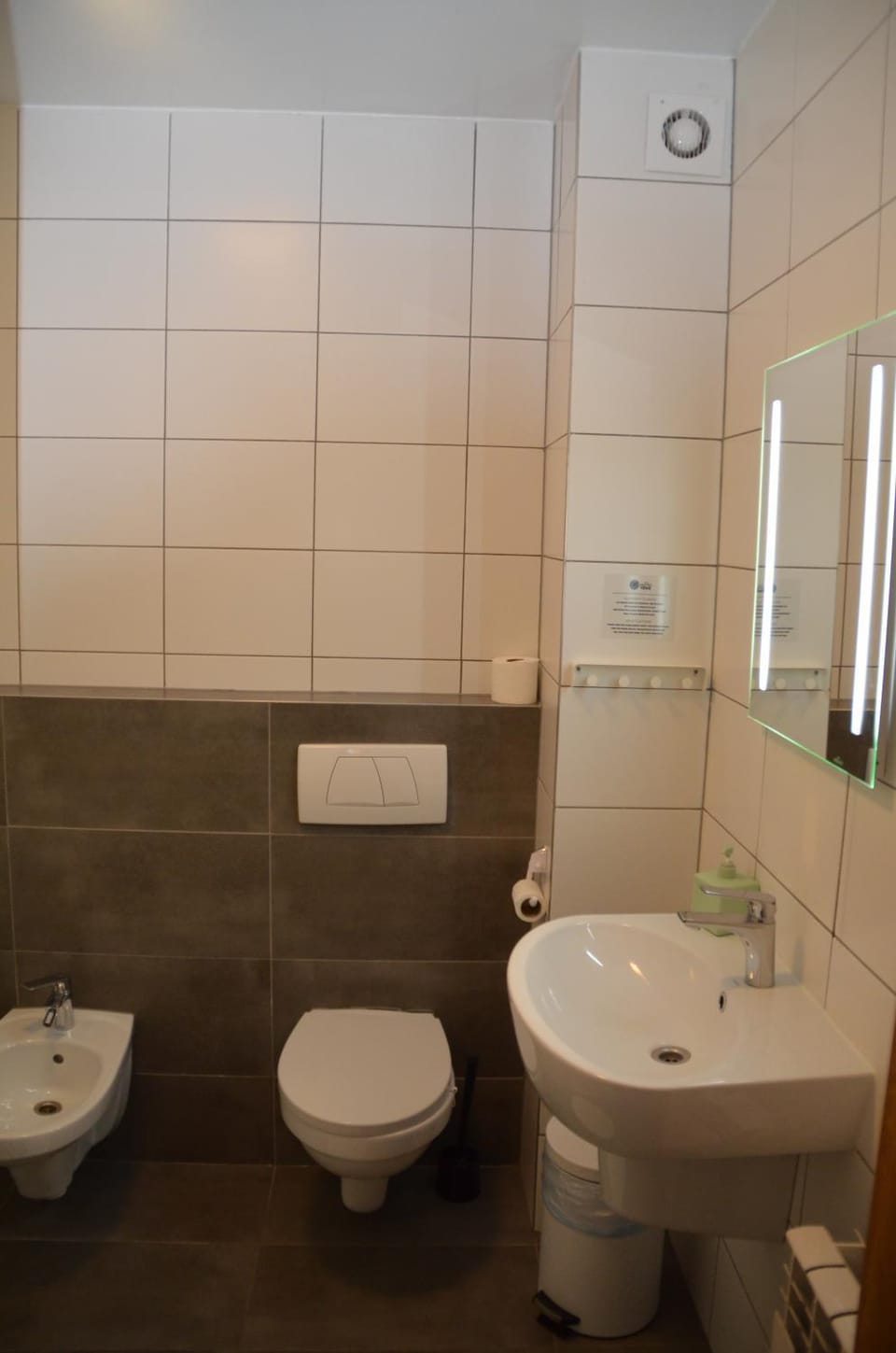 Bathroom, Photo of the whole room