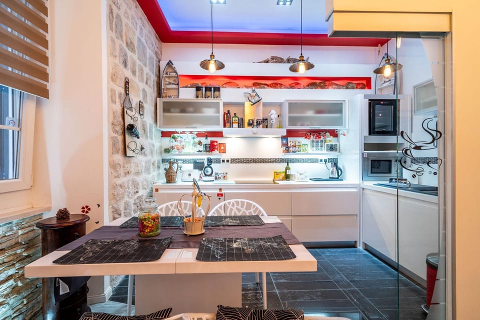 Kitchen or kitchenette, Food and drinks, Dining area, Food, minibar, oven, pet friendly, stove