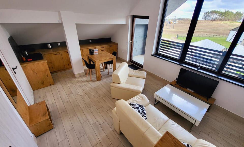 TV and multimedia, Kitchen or kitchenette, Living room, Seating area