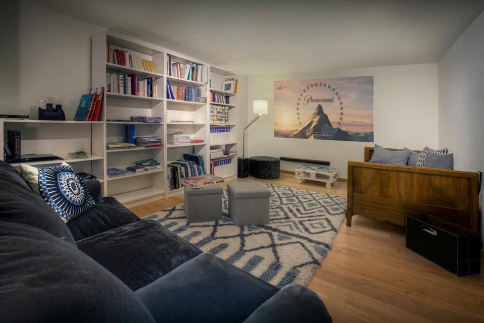 Seating area, Evening entertainment, Area and facilities