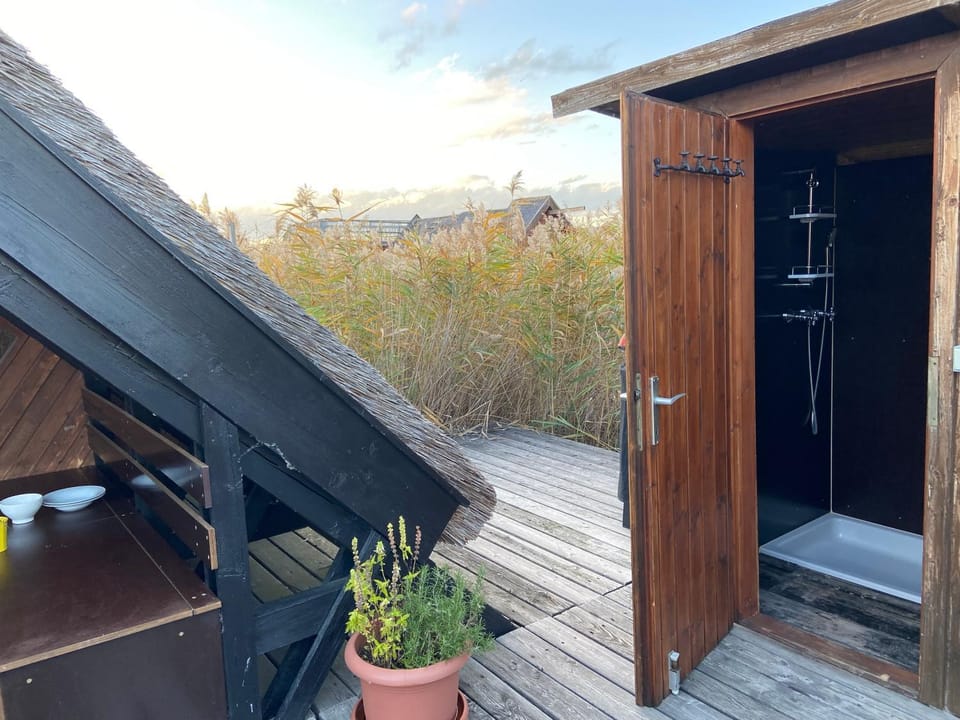 Seehütte Pfahlbau-Neusiedlersee-Robinsonhütte House in Hungary