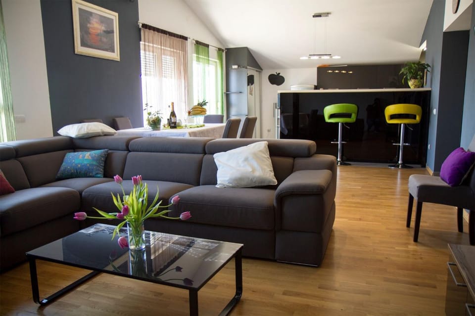 TV and multimedia, Living room, Dining area