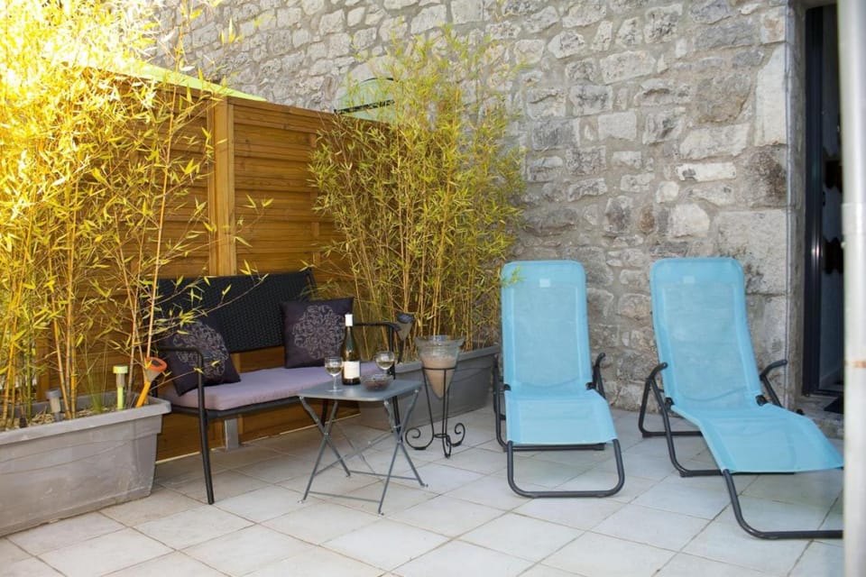 Balcony/Terrace, sunbed