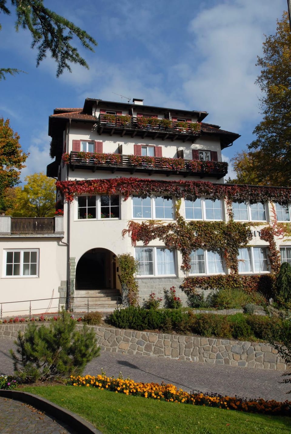 Facade/entrance