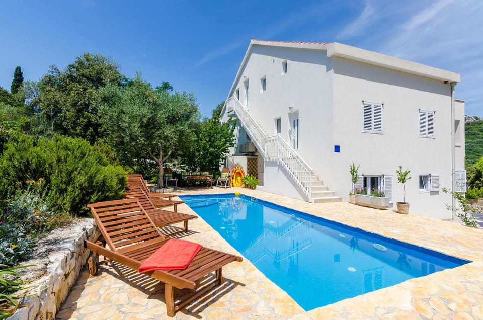 Property building, Garden, Garden view, Pool view, Swimming pool, Swimming pool, sunbed