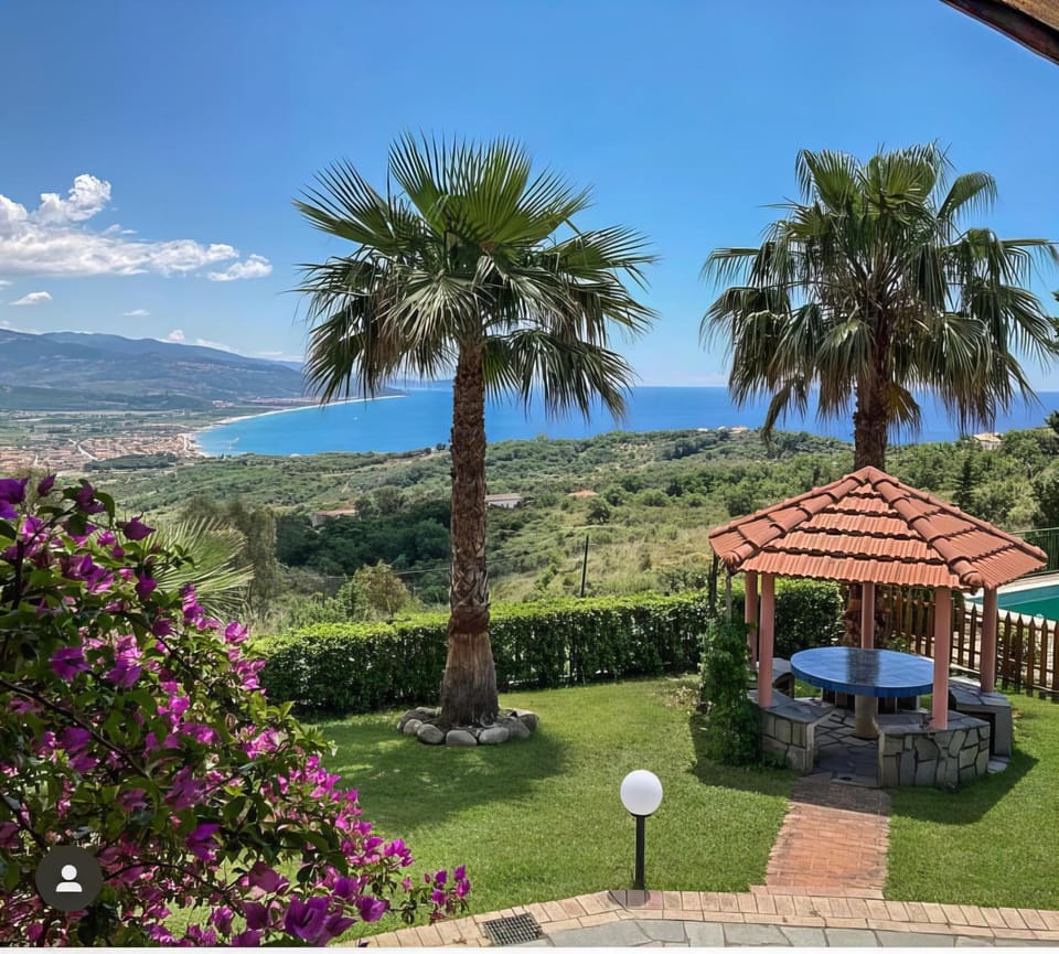 Garden, Sea view