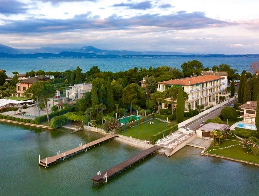 Bird's eye view, Lake view