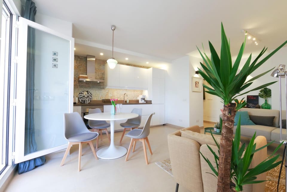 Kitchen or kitchenette, Living room, Dining area