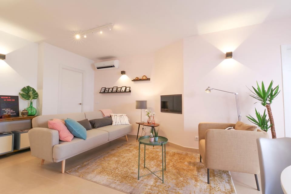 Living room, Photo of the whole room