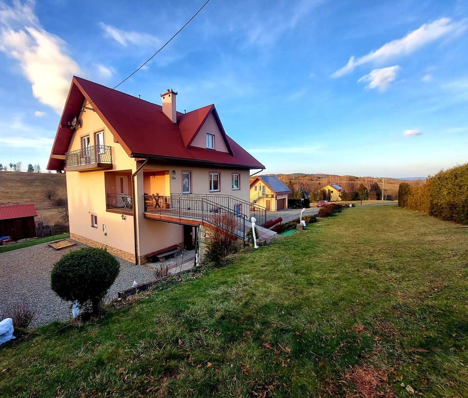 Property building, Spring, Day, Natural landscape, Garden, Garden view, Parking