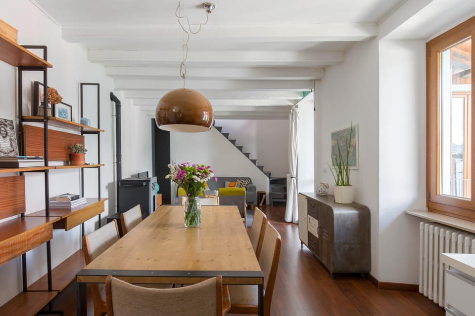 TV and multimedia, Living room, Seating area, Dining area, Lake view