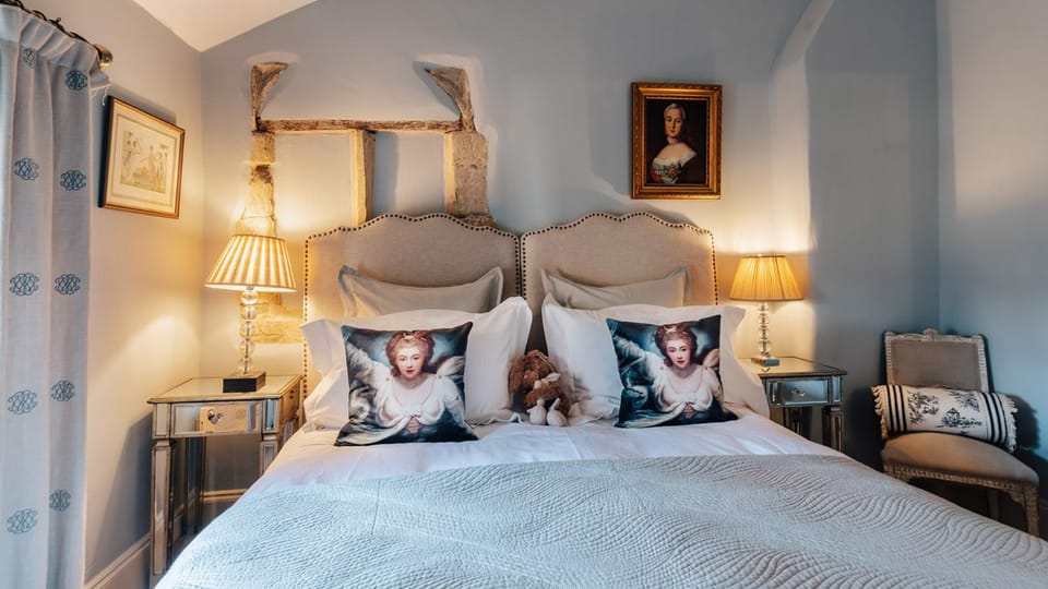 Bed, Decorative detail, Bedroom