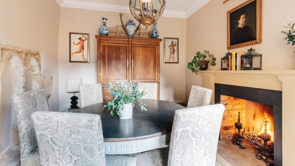 Decorative detail, Seating area, Dining area, flat iron