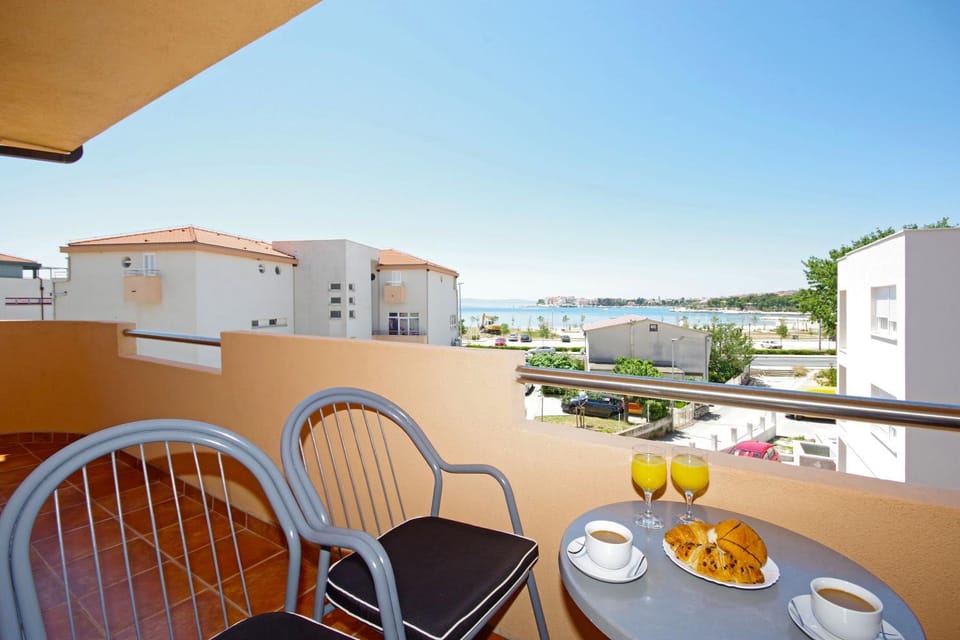 Orange House Apartment in Podstrana