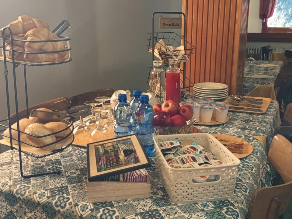 Food and drinks, Food, Breakfast, Continental breakfast, Buffet breakfast