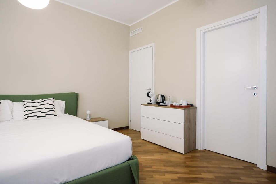 Bed, Coffee/tea facilities, Photo of the whole room, Bedroom, wardrobe