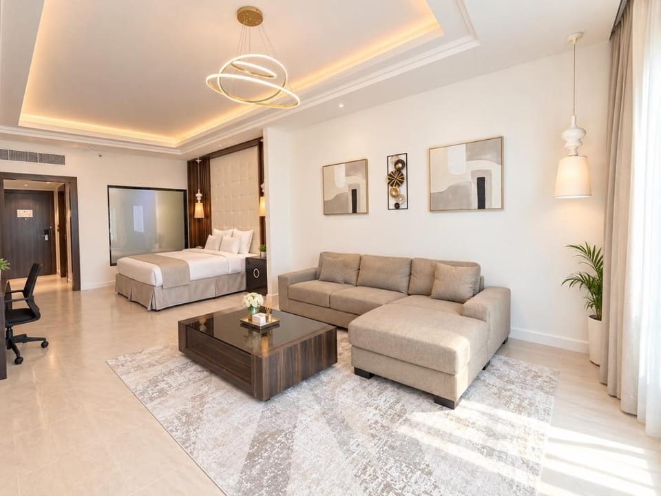 Bed, Photo of the whole room, Seating area, Bedroom