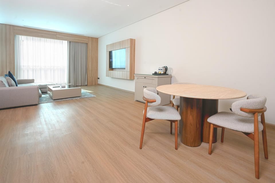 Seating area, Dining area