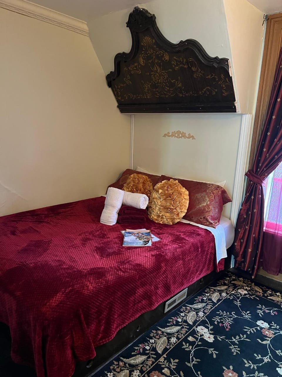 Aaron House of Niagara Falls Bed and Breakfast in Niagara Falls