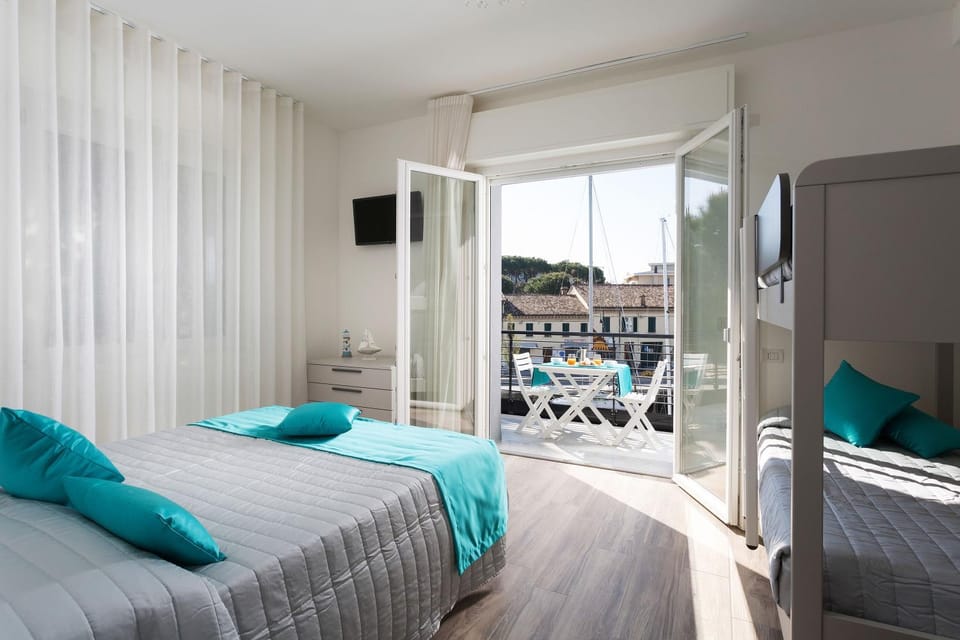 Bed, Bedroom, City view, bunk bed