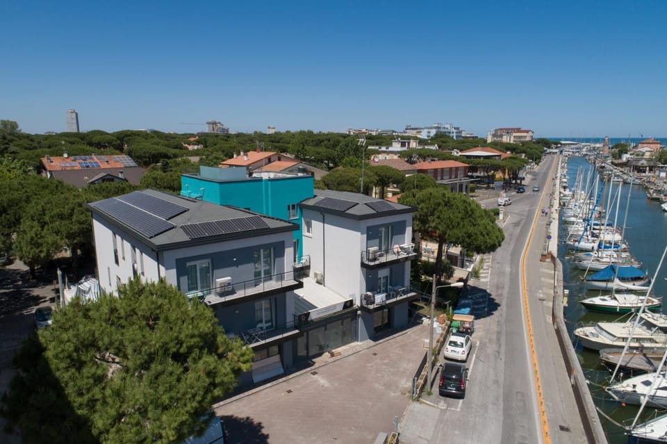 Property building, Bird's eye view, Street view, Parking