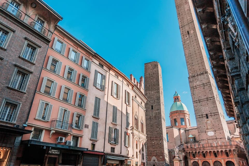 Facade/entrance, City view, Landmark view, Street view