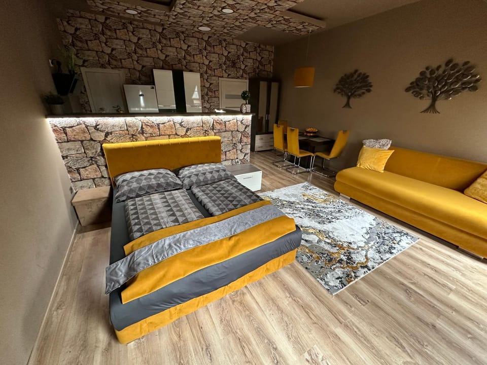 Bed, Living room, Photo of the whole room, Dining area
