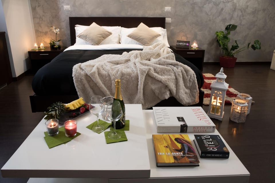 Bed, Bedroom, Drinks