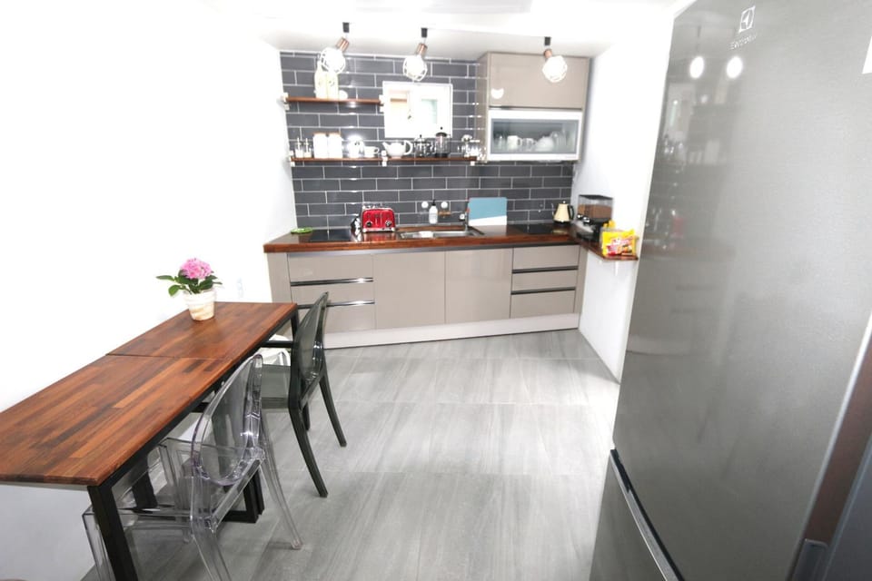 Communal kitchen, Breakfast