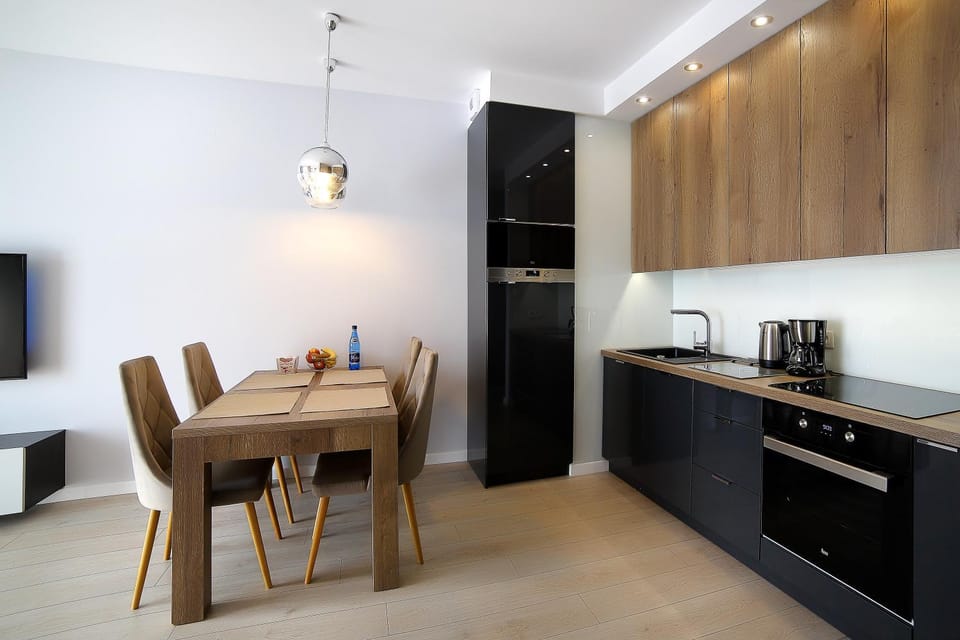 Coffee/tea facilities, Kitchen or kitchenette, Dining area