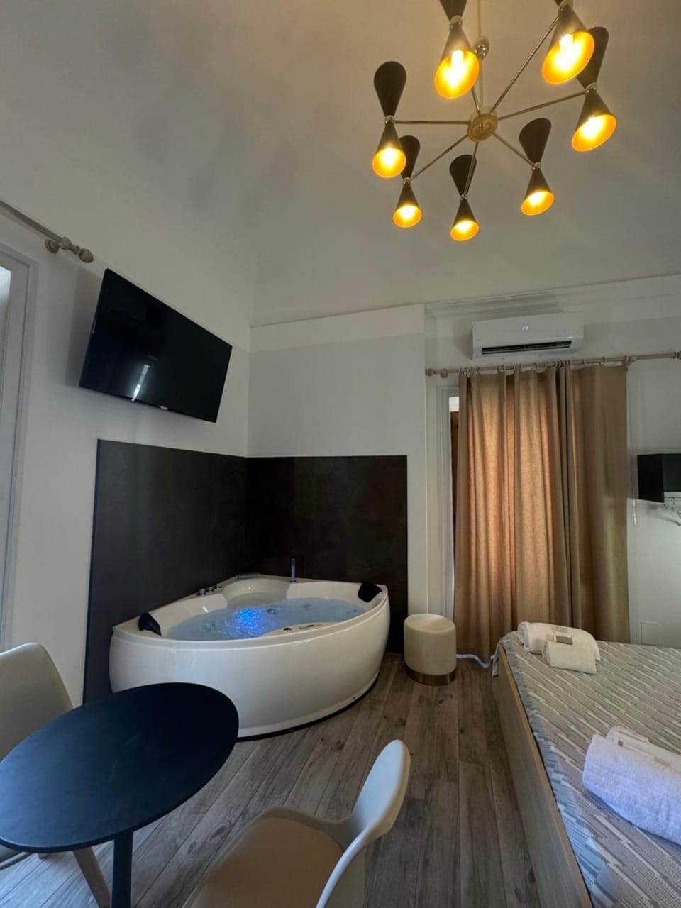 Hot Tub, Hot Tub, air conditioner