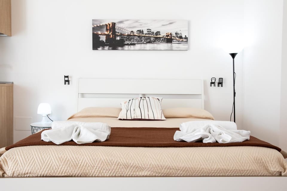 Bed, Photo of the whole room, Bedroom, towels