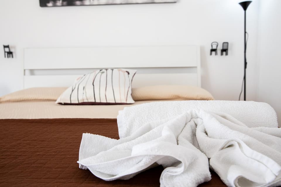 Bed, Photo of the whole room, Bedroom, towels