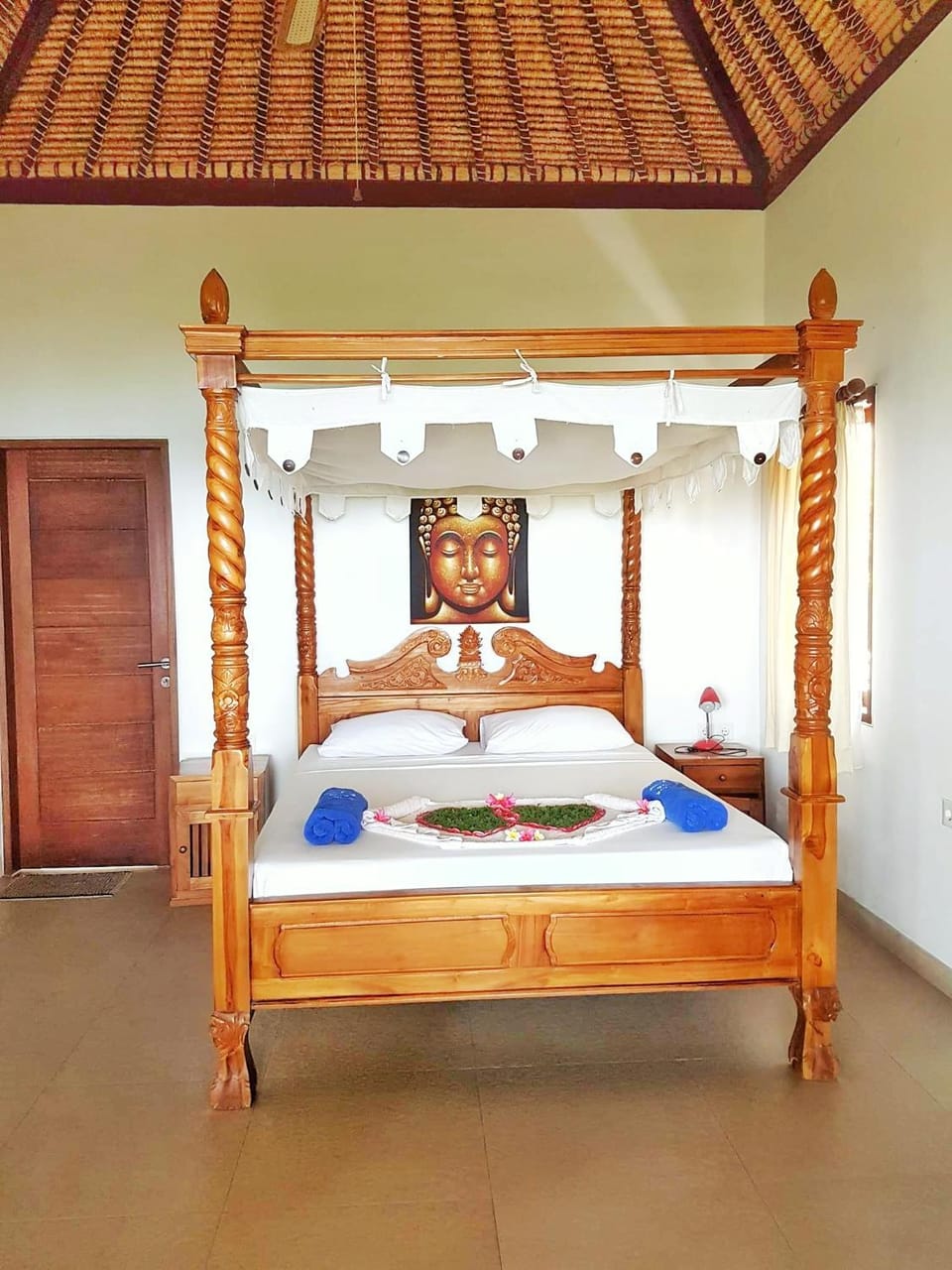Jemeluk Beach Bungalows Inn in Abang
