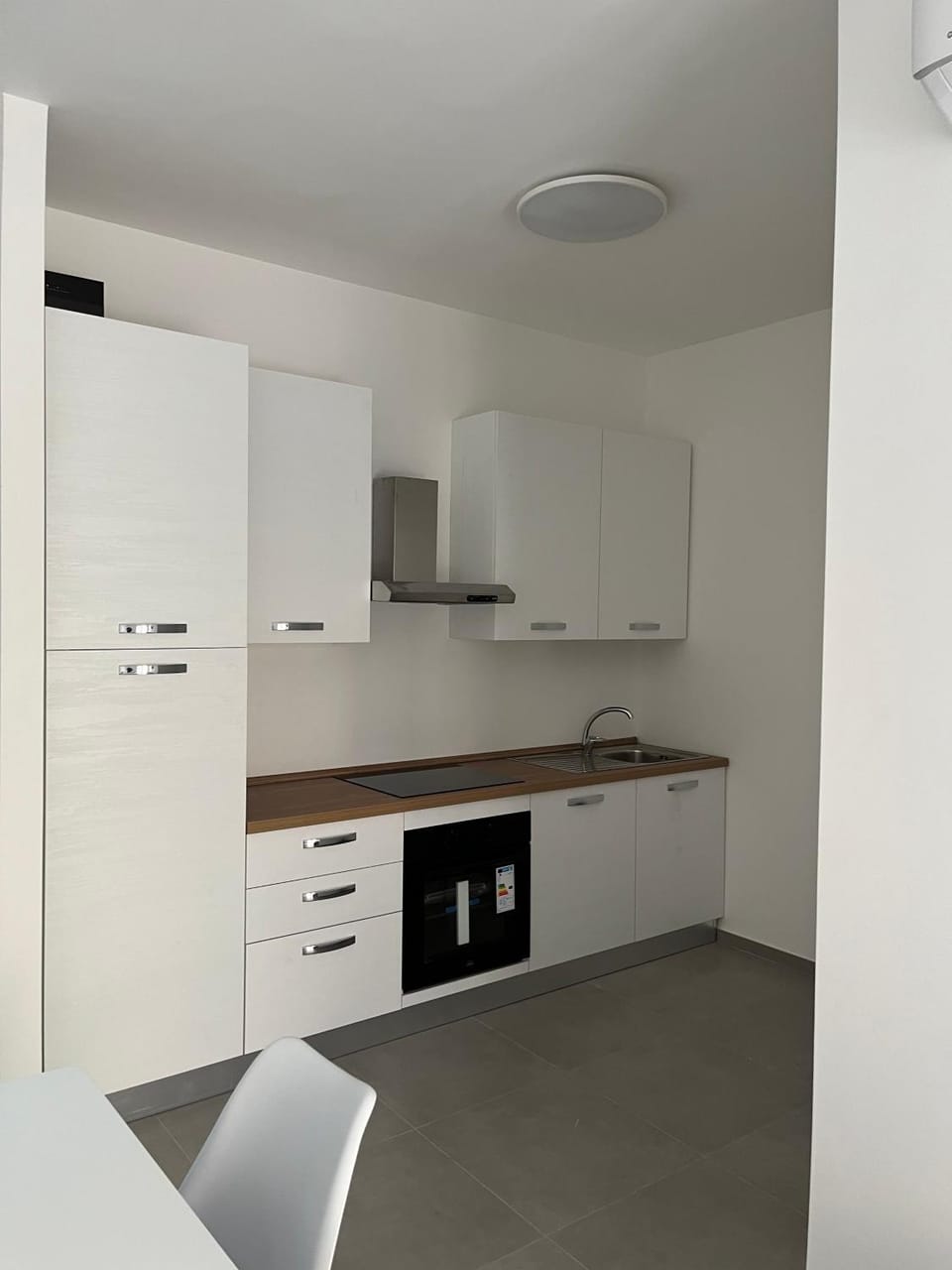 Kitchen or kitchenette, oven, stove