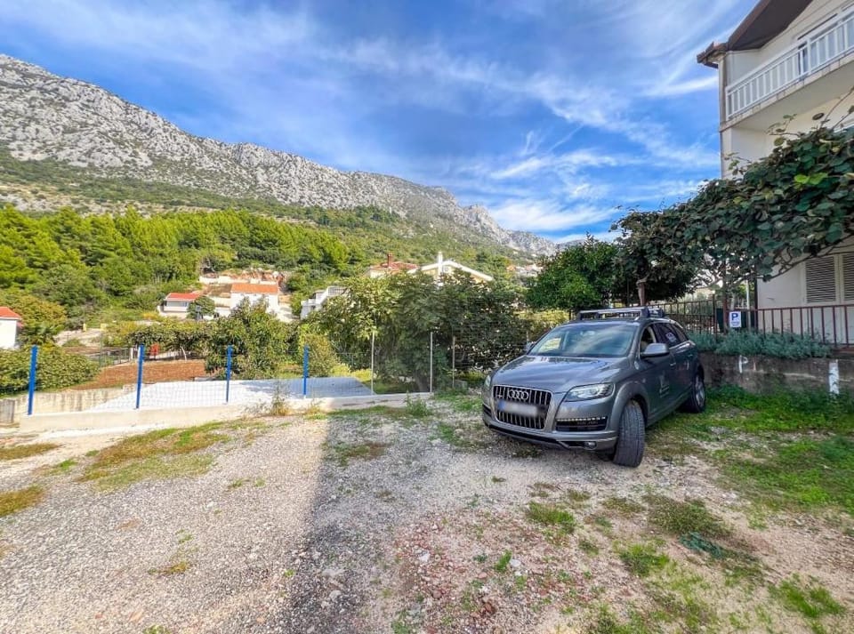 Property building, Mountain view, Parking