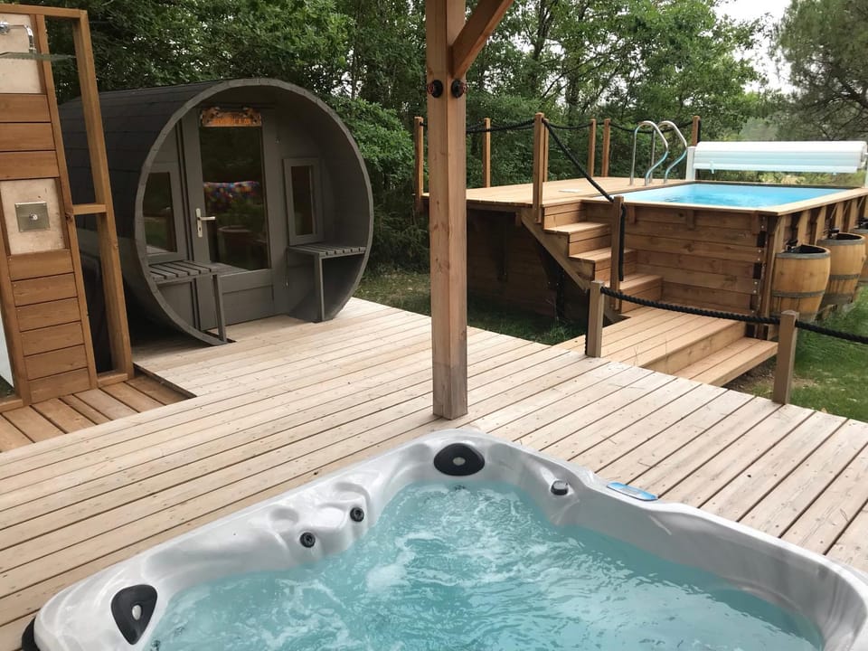 La Cabane à Papi Nature lodge in Occitanie
