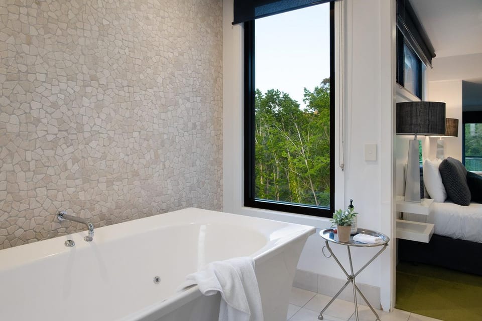 Saltus One bedroom- luxury and panoramic views Apartment in Victoria