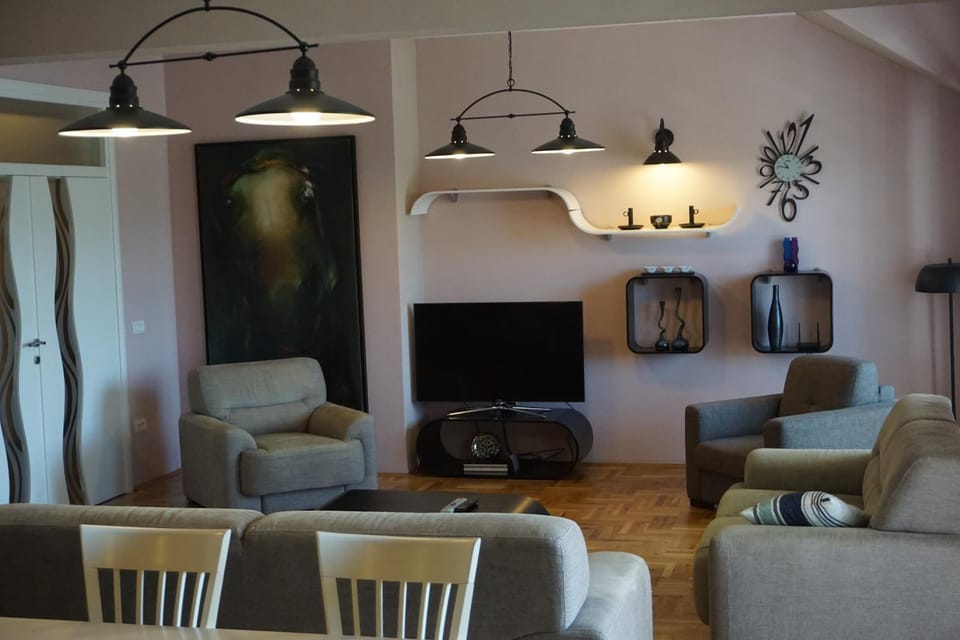 TV and multimedia, Living room, Seating area