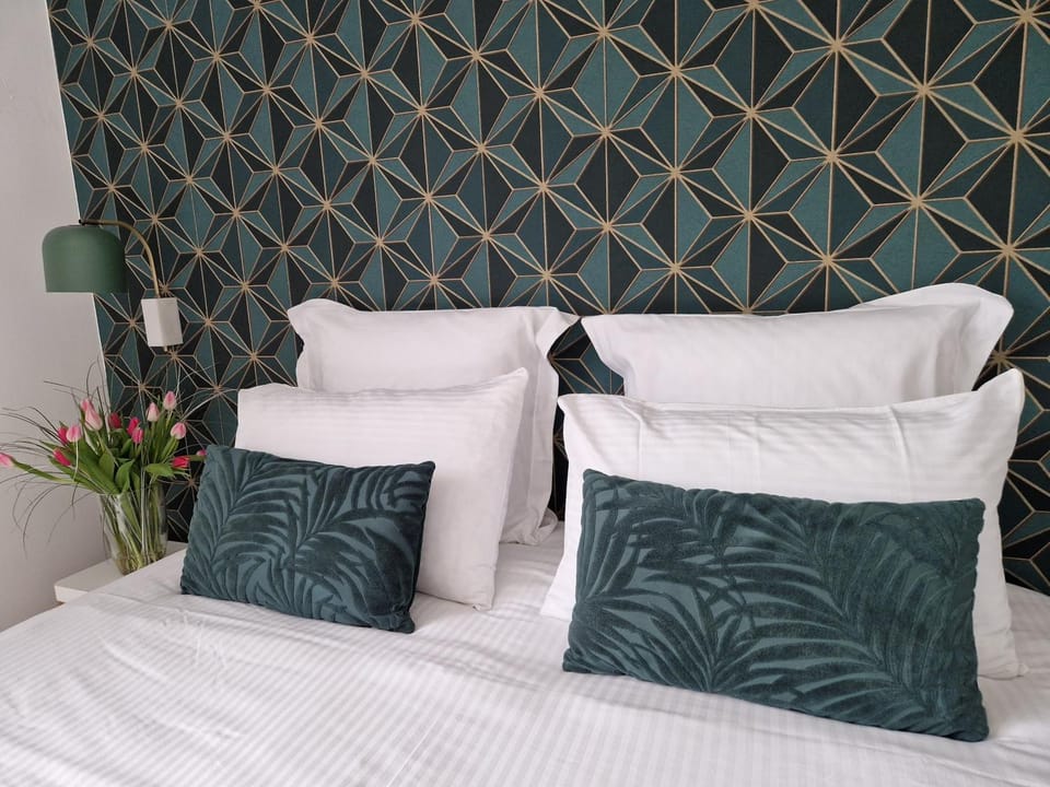 Property building, Bed, Photo of the whole room, Bedroom, Swimming pool, Breakfast