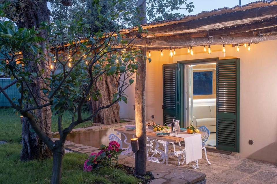 Patio, Facade/entrance